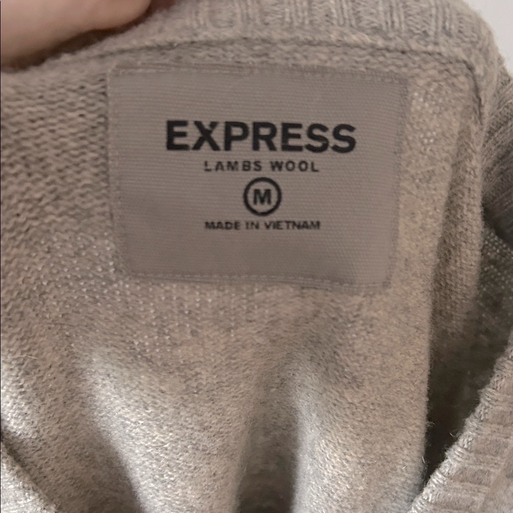 Express Gray V-Neck Lamb’s Wool Unisex  Long Sleeve Classic Sweater Men’s Size M - Picture 7 of 10